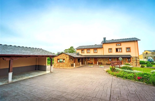 Serantes Apartment | Cozy Holiday Apartment Santa Gadea with Ocean View & Pool