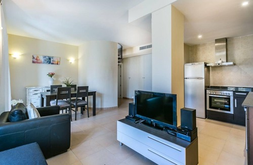 Campos Apartment | Guest Rated 10/10: Cozy Sa Ràpita Apartment for Your Retreat