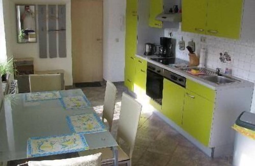 Sayda Apartment | Cozy Sayda Holiday Apartment with Kitchen & Breakfast