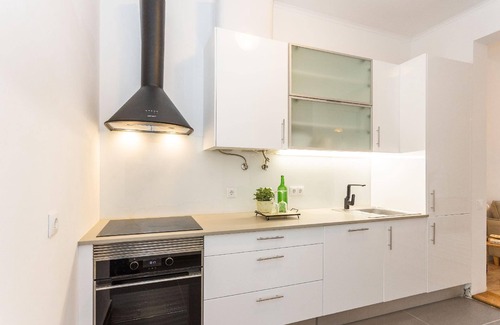 Seixal Apartment | Cozy Seixal Apartment for 1-3 Guests with Breakfast Included