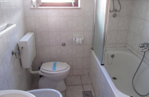 Slatine Apartment | Spacious Holiday Apartment in Slatine for 1-8 Guests