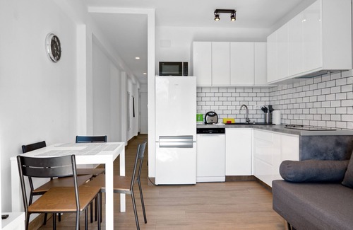 Grau i Platja Apartment | Cozy Holiday Apartment "Soleole7" with Ocean View & A/C