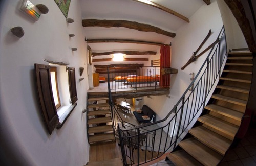 Saint-Jeannet Apartment | Spacious St Jeannet Apartment for Groups with Kitchen & Breakfast