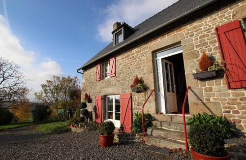 Saint-Laurent-de-Terregatte House | Cozy St James Holiday Apartment for Up to 4 Guests