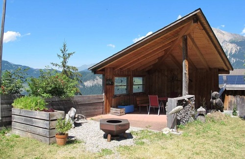 Stierva Apartment | Spacious Holiday Apartment Stierva for Families and Pets