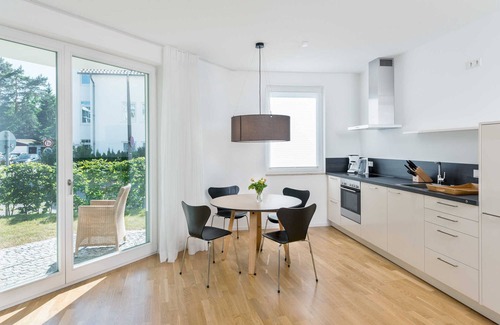 Binz Apartment | Seaside Retreat: Strandhaus Seeblick Binz with Terrace