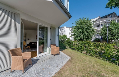 Binz Apartment | Seaside Retreat: Strandhaus Seeblick Binz with Terrace