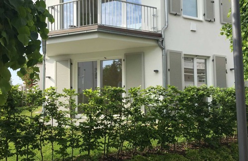Binz Apartment | Seaside Retreat: Strandhaus Seeblick Binz with Terrace