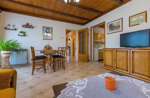 Tribalj Apartment | Family-Friendly Holiday Apartment with Oceanfront Views