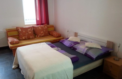 Simmering Apartment | Cozy Holiday Apartment Taca 1 with Essential Amenities