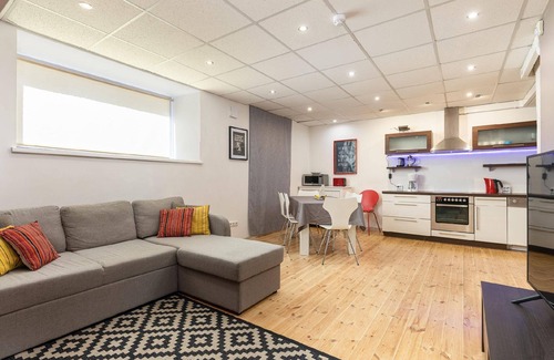 Kesklinn Apartment | Spacious Holiday Apartment in Tallinn for Families