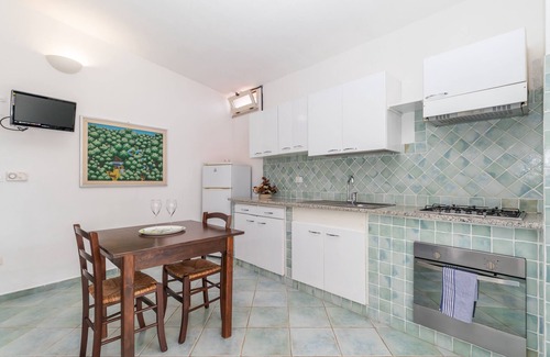 Capo Testa Apartment | Cozy Holiday Apartment 'Tommaso' with Private Terrace
