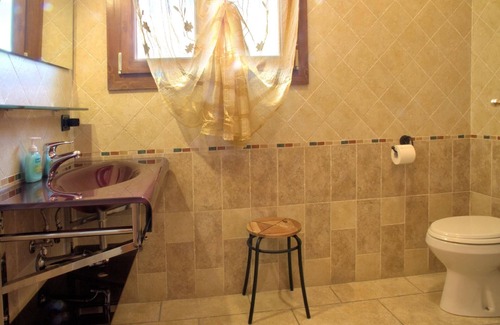 Falze Other | Cozy Holiday Apartment Triestina with Kitchen & Breakfast