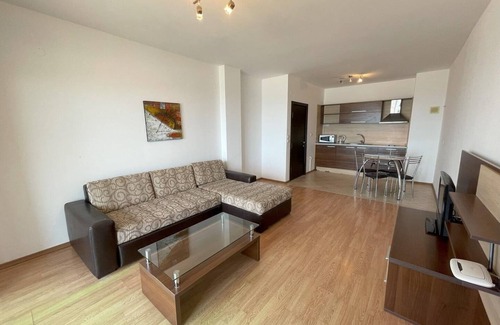 Tsarevo Apartment | Cozy Tsarevo Apartment with Pool & Pet-Friendly Amenities