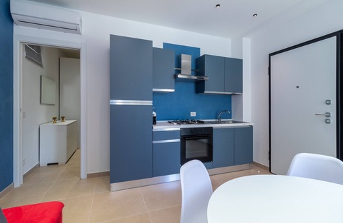Casuzze Apartment | Sea View Holiday Apartment "Verdemare" with Balcony & Wi-Fi