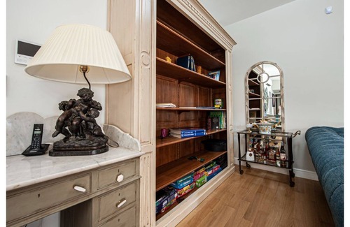 Nea Smirni Apartment | Artful Holiday Apartment Vicky's Home with Balcony & Wi-Fi