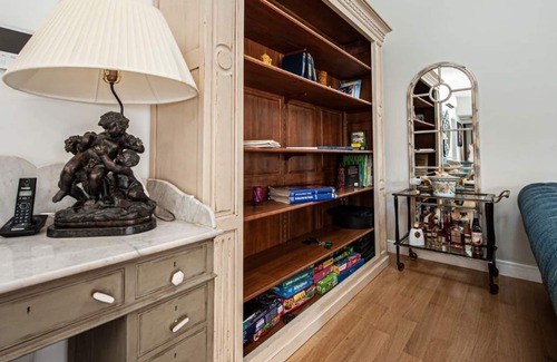 Nea Smirni Apartment | Artful Holiday Apartment Vicky's Home with Balcony & Wi-Fi