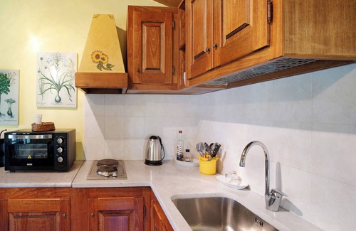 Ville San Pietro Apartment | Cozy Villa Nel Borgo with Mountain View & Private Garden
