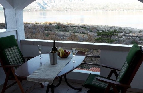 Vinjerac House | Inviting Holiday Apartment Vinjerac for 6 Guests with Pool