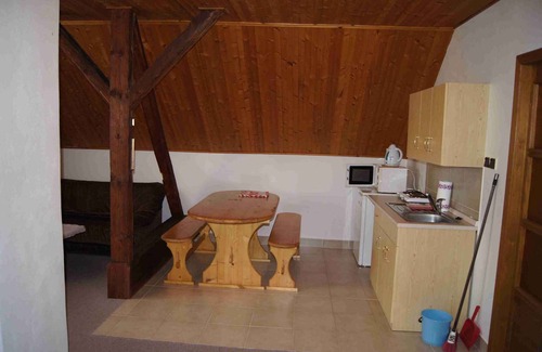 Sec Apartment | Cozy Holiday Apartment with Wifi, Garden & Tennis Court