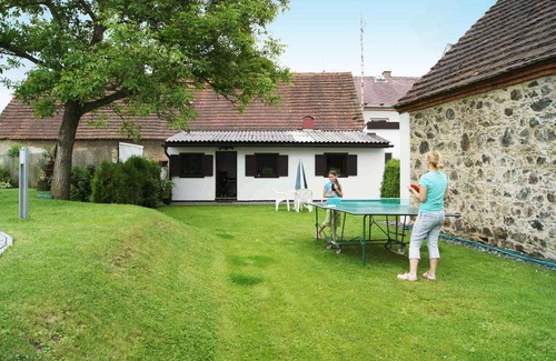 Sec Apartment | Cozy Holiday Apartment with Wifi, Garden & Tennis Court
