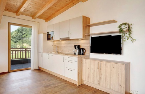 Lagundo Apartment | Top-Rated "Weinberg" Apartment with Mountain Views & Garden