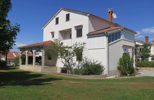 Vantacici Apartment | Relaxing Holiday Apartment with Pool and Ocean Views