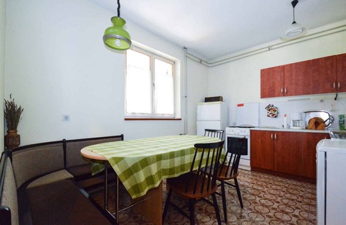 Vintijan Apartment | Idyllic Holiday Apartment with Terrace & Oceanfront Views