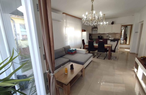Fonyod Apartment | Scenic Holiday Apartment with Lake Views and Oceanfront Access