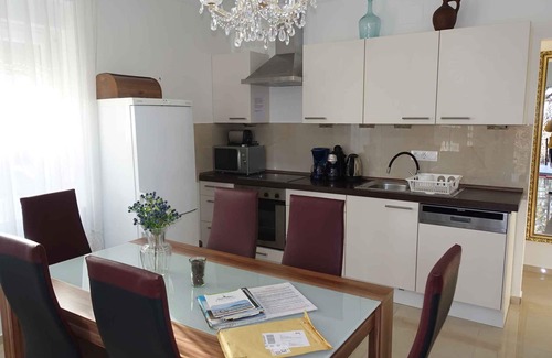 Fonyod Apartment | Scenic Holiday Apartment with Lake Views and Oceanfront Access