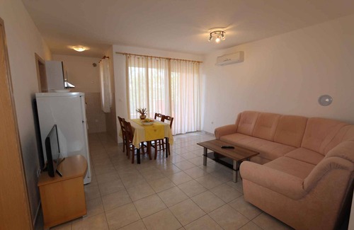 Silo Apartment | Cozy Holiday Apartment with Oceanfront Views and Wi-Fi