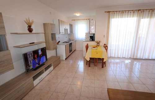 Silo Apartment | Charming Holiday Apartment with Ocean Views & Air Conditioning