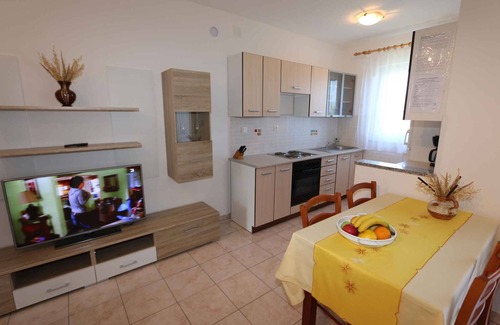 Silo Apartment | Charming Holiday Apartment with Ocean Views & Air Conditioning
