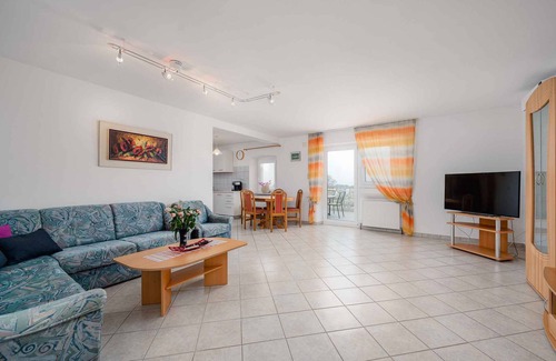 Valica Apartment | Cozy Holiday Apartment with Ocean View and Pet-Friendly Perks
