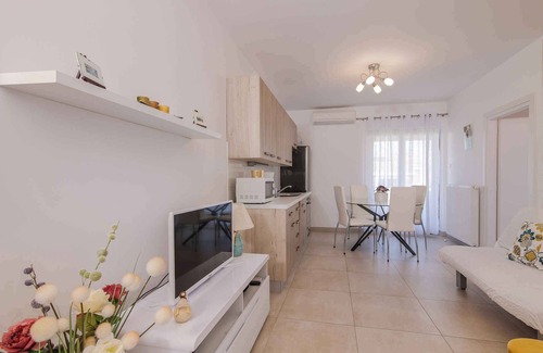 Porat Apartment | Cozy Holiday Apartment with Balcony and Scenic Views