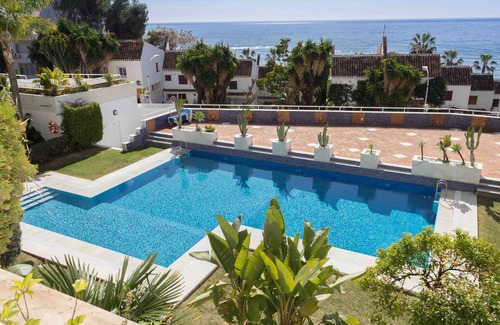 Marbella Seafront Promenade Apartment | Seaview Holiday Apartment with Pool and Spa Amenities