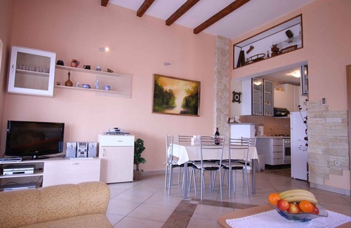 Polje Apartment | Comfortable Holiday Apartment with Air Conditioning & Internet