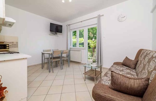 Dramalj Apartment | Cozy Holiday Apartment with Balcony & Ocean View