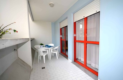 Bibione Lido dei Pini Apartment | Cozy Holiday Apartment with Ocean Views & Covered Balcony