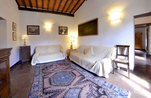 San Pietro a Cegliolo Apartment | Relaxing Holiday Apartment with Pool & Free WiFi Access