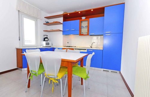 Lignano Sabbiadoro Apartment | Inviting Holiday Apartment with Air Conditioning & Lake View