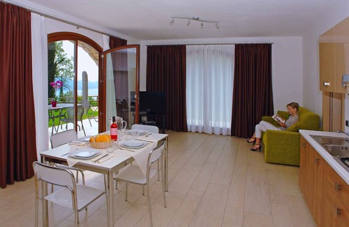 Gardola Apartment | Scenic Holiday Apartment Overlooking Lake Garda Views