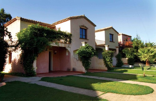 Campulongu Apartment | Holiday apartment with swimming pool near the sea