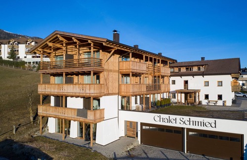 Terento Apartment | Tranquil Holiday Apartment with Wi-Fi & Mountain View