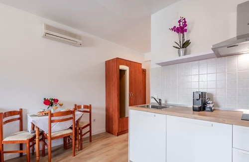 Stikovica Apartment | Cozy Zaton Holiday Apartment for 4 with Family-Friendly Amenities