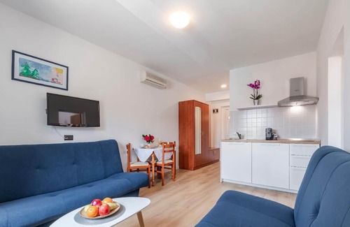 Stikovica Apartment | Cozy Zaton Holiday Apartment for 4 with Family-Friendly Amenities