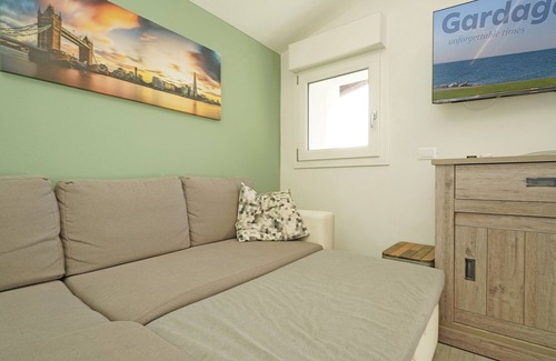 Raffa Apartment | Cozy Al 54 Apt - One Bedroom with Kitchen & Breakfast