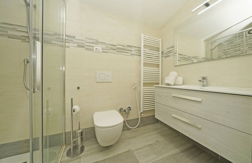 Raffa Apartment | Cozy Al 54 Apt - One Bedroom with Kitchen & Breakfast