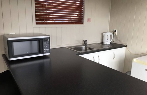 New Plymouth Cottage | Cozy Holiday Cabin with Wi-Fi and Pet-Friendly Perks