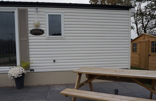 Paasloo House | Holiday chalet near the canals of Giethoorn (Dutch Venice) and National Park Weerribben - Wieden, beautiful nature and many animals such as the otter, kingfisher, roe deer, fox, buzzard, hawk and many others. Particularly loved by walkers, cyclists, bi...